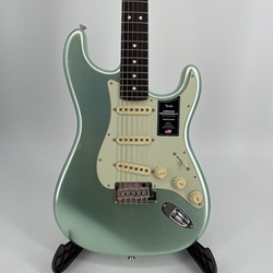 Fender 0113900718 STRAT AM PRO II RW GREEN WC